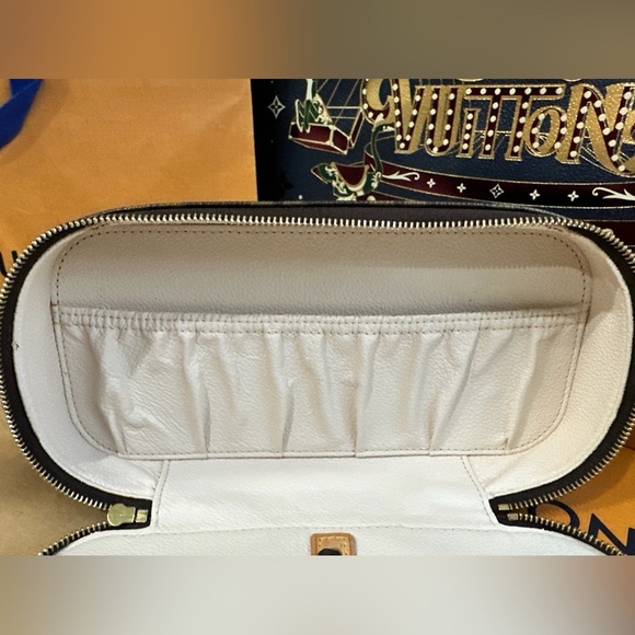 Vintage Louis Vuitton Monogram Toiletry / Make up Bag - Rare - Picture 4 of 15